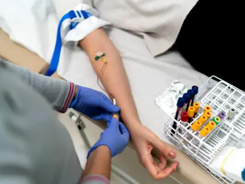 Quién da dinero para la investigaciones médicas y cómo obtenerlo fácilmente