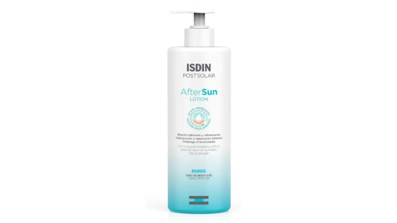 Crema post solar ISDIN After Sun Lotion, con efecto calmante, refrescante e hidratación intensa para prolongar el bronceado.