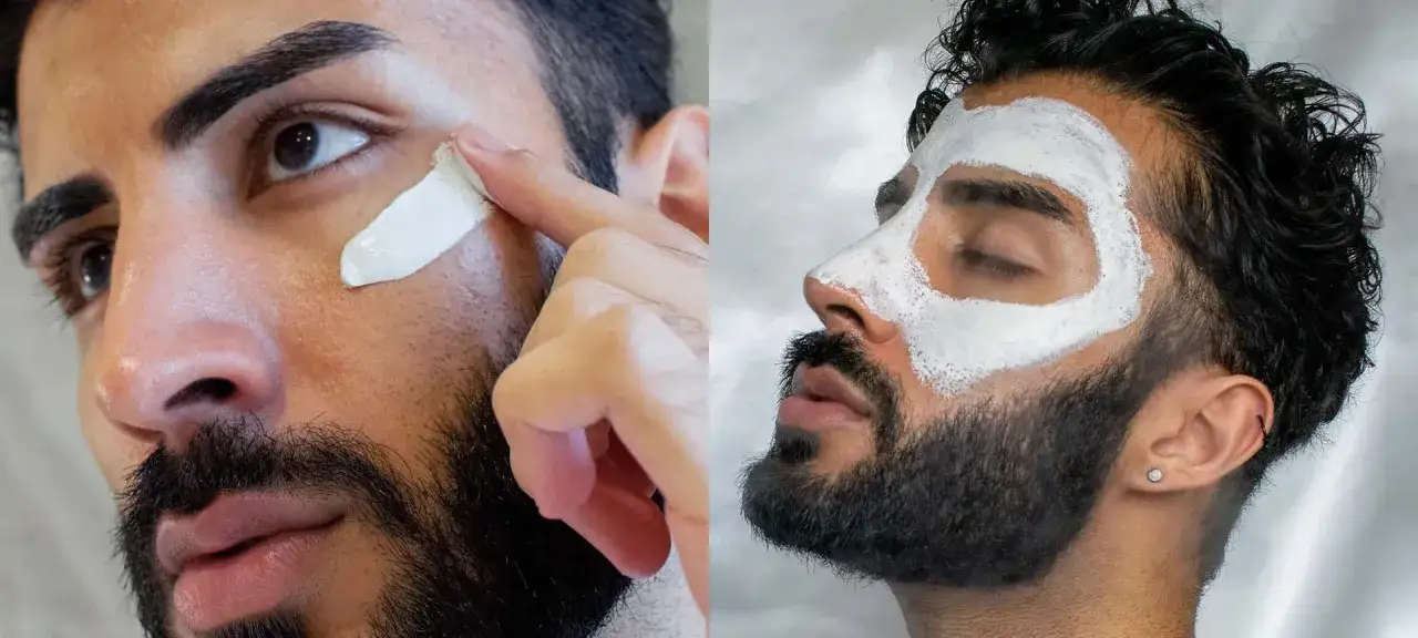 Hombre aplicándose crema y con mascarilla de arcilla blanca. Explora los tipos de arcilla para la piel.
